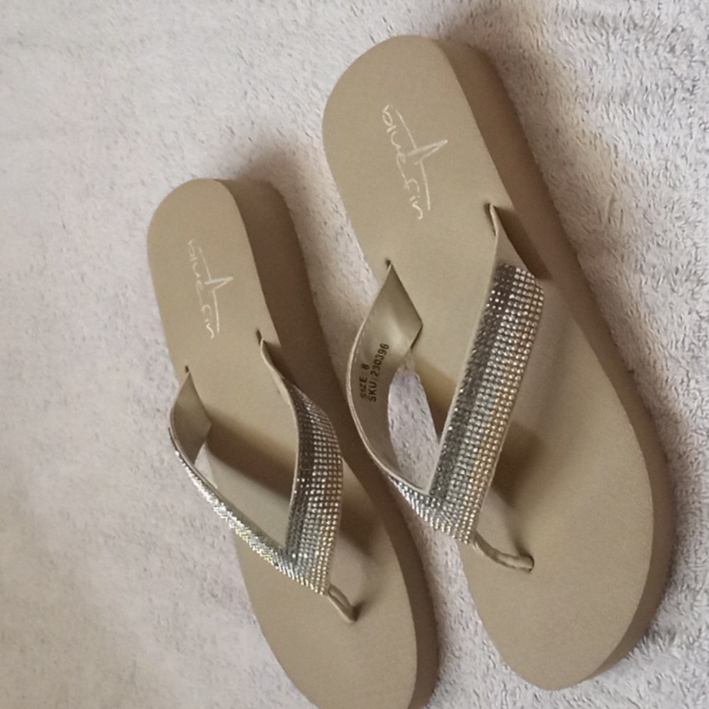 NWOT Blue Fin Wedge Thong Sandals - Picture 9 of 11